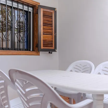 Victoria Court 2 Pool Апартаменты Лос Кристианос