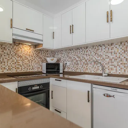 Victoria Court 2 Pool Лос Кристианос