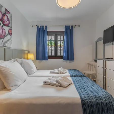 Victoria Court 2 Pool *