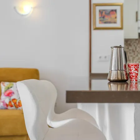 Victoria Court 2 Pool *